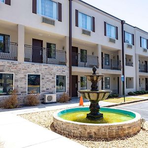 Days Inn By Wyndham College Park Atlanta Airport South